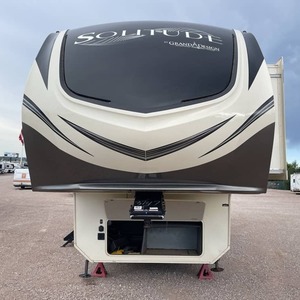 VENDEDOR VERIFICADO DE PRODUCTOS USADOS Remolque Usado Grand Design Solitude 375RES 2020, Listo para la Venta - Product Image 1