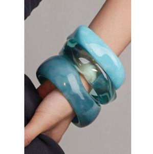 Bracelets en résine solide de qualité supérieure, imperméables, pour femmes, avec surface polie, couleurs personnalisées, bijoux de mode durables - Product Image 3