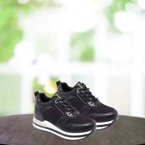 Lujosas zapatillas de deporte de cuero de alta calidad para mujer negras Moda cómoda para todos los estilos Popular en el precio de mercado - Product Image 1