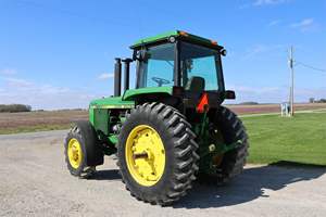 John Deeree 1983 Tracteur 4450 d'occasion à vendre - Product Image 3