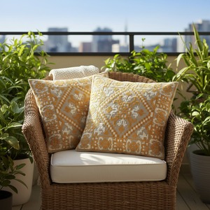 Housse de coussin chambray rouge fabriquée à la main 16x16 pouces - Product Image 1