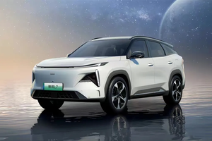 2025 Geely L7 nuevo lanzamiento 1,5 T PHEV Wagon 55KM 115KM rango asientos de cuero cámara trasera capacidad de motor automático Venta caliente - Product Image 3