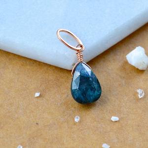 Pendentif en kyanite en forme de larme, pierre précieuse bleue, plaqué or, charme délicat fait à la main, bijoux pour femmes - Product Image 5