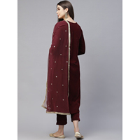 Punjabi velours costume ensemble Kurti pantalon dupatta fil travail broderie à la main sur le cou quarts manches et net dupatta vêtements indiens