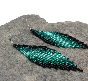 Verde Esmeralda Declaración Ombre Pendientes modernos Cuenta de semilla nativa Pendientes colgantes con flecos Pendientes brillantes Pendientes degradados geométricos - Product Image 2