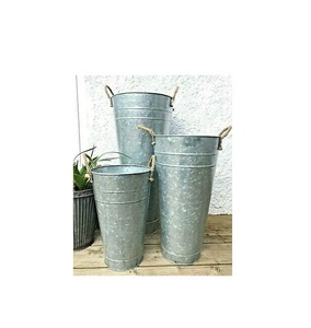 ] Decore con estilo con un cubo de maceta de flores de metal galvanizado gris con mango sólido para jardines de casa y granja - Product Image 4