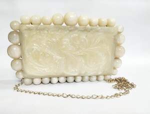 Bolso de Mano Ovalado Clásico de Resina para Niñas |   Bolso Elegante Hecho a Mano con Cadena Metálica Colgante Única - Product Image 2