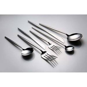 Ensemble de couverts de vaisselle en acier inoxydable plaqué argent personnalisé comprenant une cuillère et une fourchette pour une expérience culinaire élégante - Product Image 5