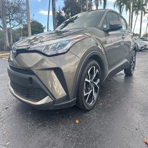 Toyota C-HR 2021, SUV, Transmisión Automática/Manual, Interior de Cuero Oscuro, Capacidad del Motor 4L/8L, Neumáticos R16, Opciones de Gasolina y Eléctrico - Product Image 1