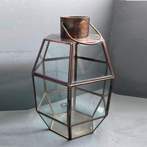 Farol de vela decorativo y de diseño único de vidrio y metal - Product Image 3