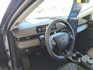 Véhicule électrique Ford Mustang Mach-E Premium RWD 2021, autonomie NEDC de 501 à 600 km, batterie de 90 à 110 kWh, couple de 500 Nm et puissance de 300 kW - Product Image 6