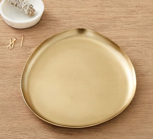 Plato de metal de diseño premium de tendencia con aspecto rústico para bodas, inauguración de casas y configuraciones elegantes para eventos - Product Image 2