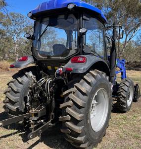 Tracteur à roues 4x4 Massey Ferguson 2860M Hydro Cab 2023 avec moteur diesel de 220 CV, automatique, d'occasion - Product Image 3