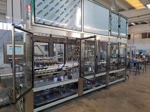 Machine de remplissage et de capsulage de bouteilles en verre Offre Spéciale entièrement automatique pour jus d'eau et boissons alcoolisées à prix d'exportation - Product Image 2