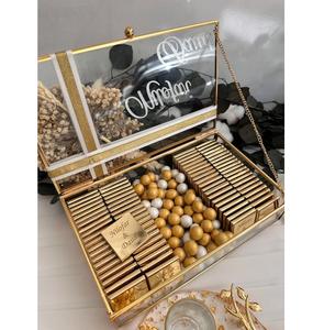 Boîte à bijoux en verre de forme rectangulaire composée ornée d'une resplendissante couleur d'or - Product Image 1