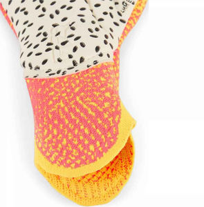 Guantes de fútbol de la mejor calidad látex alemán 4mm agarre de contacto OEM hecho en Pakistán GUANTES DE Portero profesional más nuevo diseño - Product Image 5