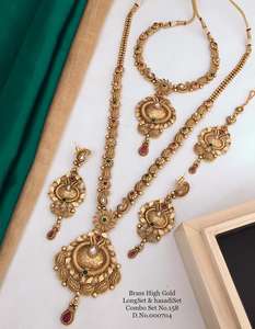 Conjunto de pendientes y collar Maangtikka del sur de la India para mujeres para ocasiones de aniversario - Product Image 4