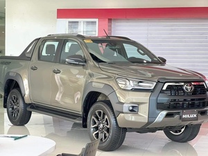 รถยนต์โตโยต้า ไฮลักซ์ SR5 ปี 2020 มือสอง พวงมาลัยซ้าย ภายในสีเข้ม เบาะหนัง เครื่องยนต์เทอร์โบ ขับเคลื่อนล้อหน้า พร้อมระบบควบคุมความเร็วอัตโนมัติ ACC - Product Image 5