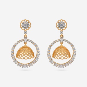 Pendientes de Zirconia con Forma de Flor, Estilo Vintage, Chapados en Oro, con Perlas y Diamantes - Product Image 1