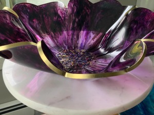 Bol décoratif en résine fleur rose, plateau de centre de table au design floral fabriqué à la main, accent de table élégant pour la maison, le salon ou les événements - Product Image 6