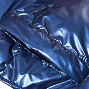 Manteau matelassé décontracté pour hommes Veste d'extérieur d'hiver en différentes couleurs Tissu en toile Style High Street en vente - Product Image 4