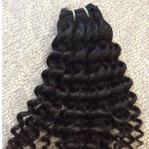 Extensions de cheveux humains Remy bouclés indiens bruts non traités, provenant de l'usine du sud de l'Inde, prix de gros bon marché, double trame, double trame à la machine - Product Image 1