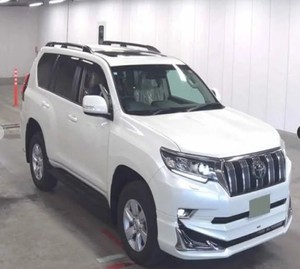 รถโตโยต้าแลนด์ครุยเซอร์พร้อมเบาะหนังด้านซ้ายและกล้องหลัง - Product Image 3