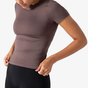 Precio bajo Venta al por mayor Diseño Mujeres Fitness Camisetas Nuevo último diseño Gimnasio Desgaste Mujeres Camisetas transpirables - Product Image 4