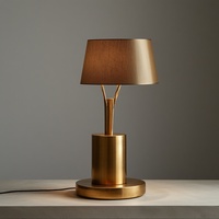 Fabriqué à la main moderne rustique en laiton lampe de table abat-jour en tissu blanc élégant décor à la maison Accent pour table de chevet éclairage de chevet Simple