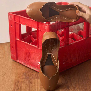 Khussa para Mujer de Marca Privada Hecha a Medida - Fabricada en Pakistán, Tendencia de Moda, Antideslizante, Estampada, Color y Logotipo Personalizados, Alta Calidad - Product Image 6