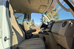 Voiture d'occasion abordable, prête à rouler - Conduite à gauche |   2010 FORDD E-350 SUPERRRSS DUTYYSS XLT 5.4 8-PASSENGERR VAN 4X4 CONVERSIONN - Product Image 4