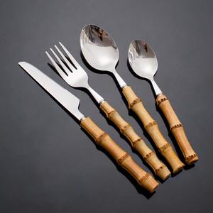 Juego de Cubiertos de Acero Inoxidable con Mango de Madera Estilo Bambú para Comidas Familiares, Eventos, Recepciones y Uso en el Hogar, de la India - Product Image 6