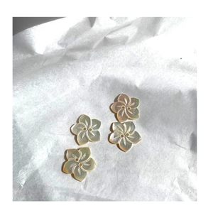 Magnifiques boutons en coquillage naturel accessoires de couture en coquillage faits à la main pour des vêtements écologiques et une conception de vêtements durable - Product Image 1