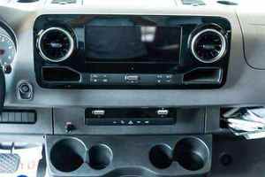 Mercedes-Benz Sprinter 3500 Furgoneta de Pasajeros, Recién Usada - Product Image 4