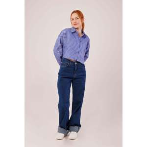 Camisa Azul a Rayas con Bolsillos para Mujer, Modelo Corto LUSTRIN - Blusa Casual Elegante de Mezcla de Algodón para Venta al Por Mayor - Product Image 5