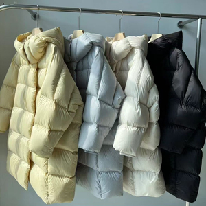 Chaqueta de Plumón Ligera para Mujer con Logo Personalizado Abrigo con Capucha Parker de Invierno Relleno de Plumón de Pato para Mujer - Product Image 2