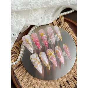 Queen of the Seas Press on Nail Art, design royal pour la décoration des ongles - Product Image 1