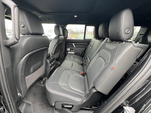 Land Rover Defender 130 P400 X-Dynamic SE 2024 Gasolina/Eléctrico V6 3.0L 4WD Autonomía de 601-700 km Batería de 90-110 kWh - Product Image 3