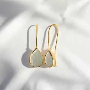 Pendientes de gota de piedra natal con forma de pera de Calcedonia gris, conjunto de bisel de joyería, pendientes de lágrima hechos a mano para mujer, pendientes de bajo precio - Product Image 1