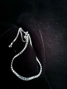 สร้อยข้อมือเพชรคริสตัลสีขาวหรูหราสำหรับผู้หญิงอุปกรณ์เสริมเสน่ห์คุณภาพดี - Product Image 2