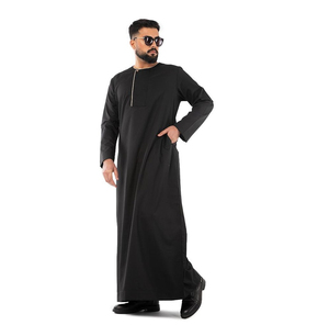 Marocain Moderne 2023 Arabe Saoudien Hommes Thobes Daffah Fabricant Haute Qualité Thobes Couleur Unie En Gros Jubbah teint en noir - Product Image 5