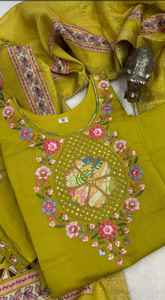 Heavy Beautiful Bollywood Design Most Trending Seda de muselina de moda con trabajo hecho a mano y trabajo de hilo Kurti Pant y Duaptta - Product Image 4