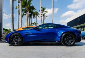 SCFSMGFW0SGN10040 รถสปอร์ตคูเป้สุดหรูระดับอุตสาหกรรม ขับเคลื่อนล้อหลัง เครื่องยนต์ 4.0 ลิตร ทวินเทอร์โบ V8 503 แรงม้า แรงบิด 685 นิวตันเมตร ความเร็วสูงสุด 314 กม./ชม. ของแท้จากโรงงาน ไมล์น้อย - Product Image 3