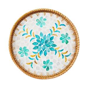 Plateau de service en rotin tissé décoratif OEM ODM Boho avec incrustation de nacre pour décoration de table basse ou plateau en osier - Product Image 1