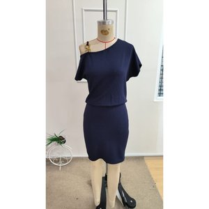 Vestido Corto de Crepé Brillante con Tirantes y Hombros Descubiertos para Mujer, 34555 - Azul Marino - Product Image 4