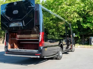 Tendance du moment Mercedes-Benz Sprinter Classe VIP Hybride Électrique 8 Cylindres Automatique Berline Sièges en Cuir Noir Intense - Product Image 2