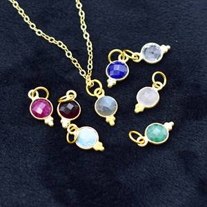 สร้อยคอพลอยทับทิมทรงกลมขนาด 6 มม. ประดับด้วยพลอยราวาสามเม็ด งานแฮนด์เมด เครื่องประดับที่โดดเด่น - Product Image 5