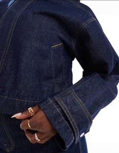 Chaqueta vaquera recortada rasgada de gran tamaño desgastada Vintage para mujer, ropa informal de palangre, dobladillo crudo, moda sostenible a granel al por mayor - Product Image 4