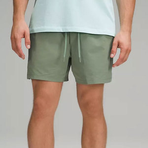 Pantalones cortos de cintura media para hombre de diseño personalizado servicio OEM al por mayor nueva llegada 100% algodón estilo callejero patrón sólido transpirable - Product Image 1