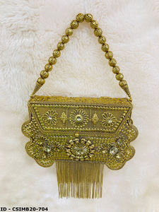 Pochette de soirée artisanale de créateur pour femme, style sophistiqué avec cristaux métalliques, incarnant une élégance intemporelle - Product Image 3